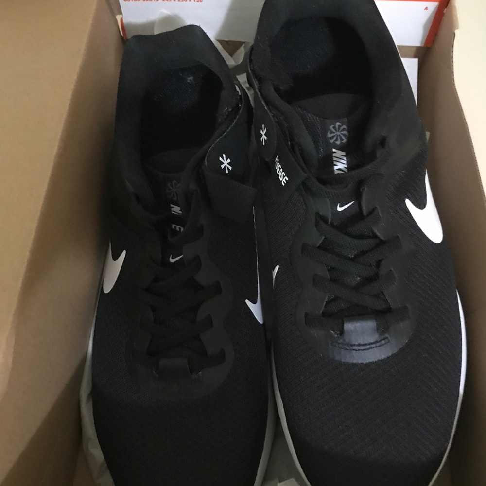 Nike Men's Black and White Running Shoes